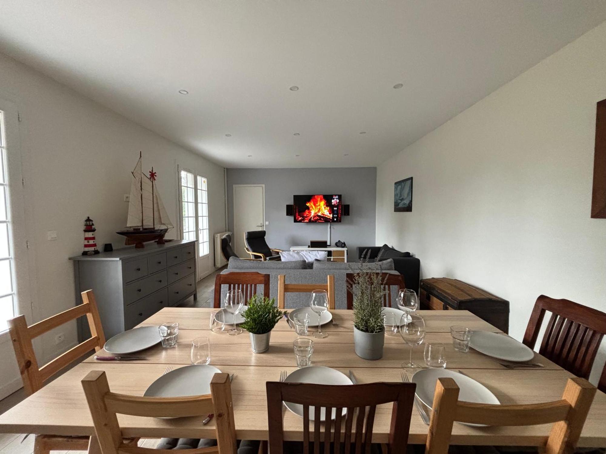 La Fromagerie Maison Lumineuse Et Spacieuse Beau Sejour 5 Ch Grand Jardin Clos 5Mn A Pied Commerces 10 Mn Plage Omaha Beach Proche Plages Du Debarquement Trevieres Bagian luar foto